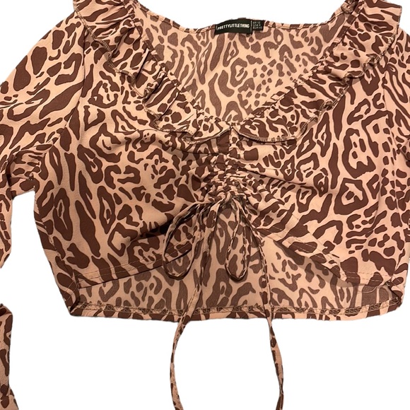 PrettyLittleThing Leopard Print Adjustable Cinch Cropped Top - Picture 6 of 10